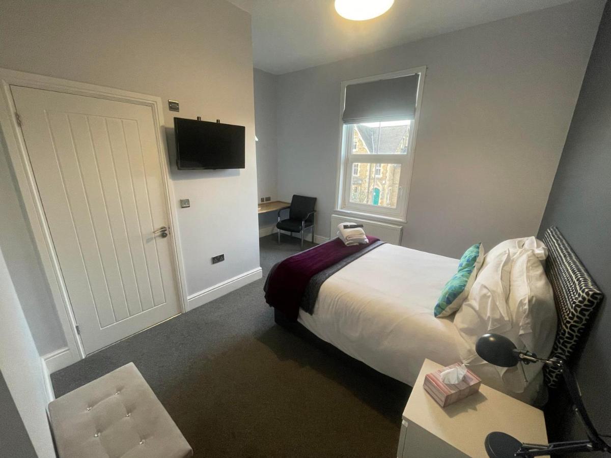 Arlan House, Central Basingstoke Hotel Экстерьер фото