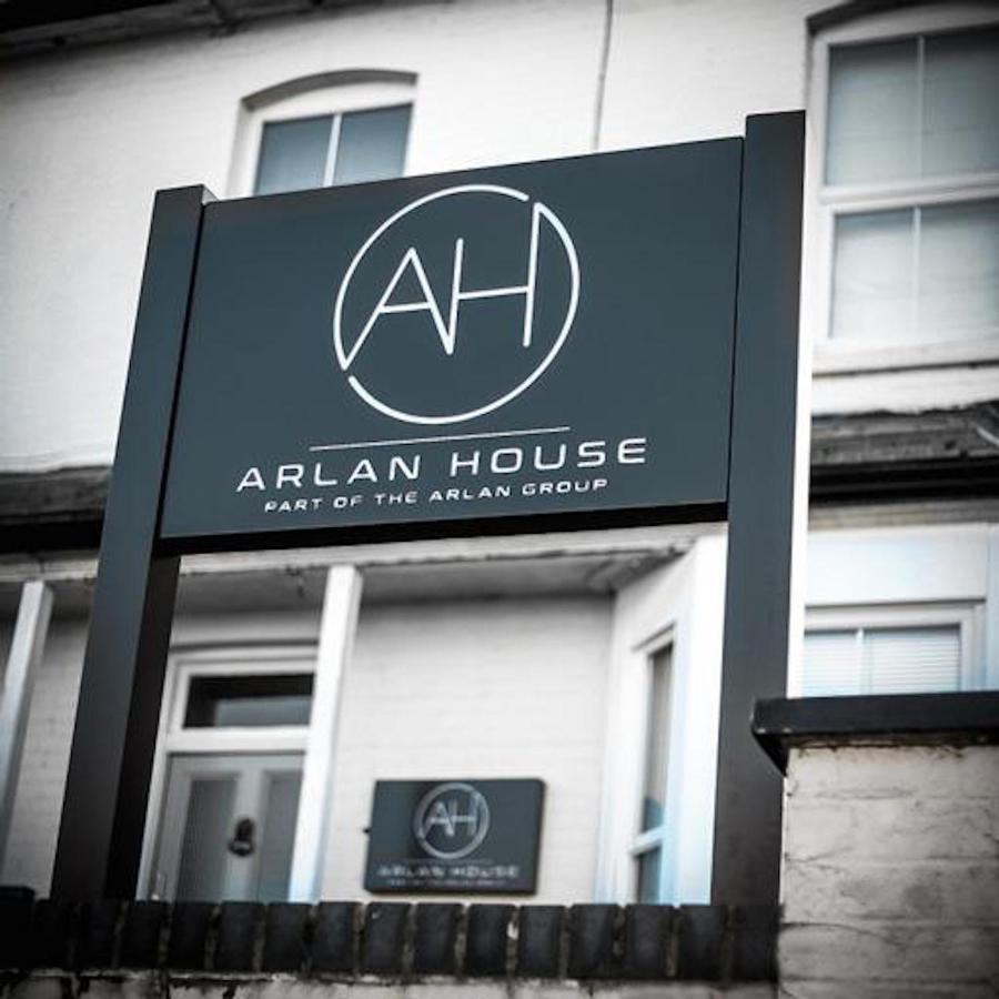 Arlan House, Central Basingstoke Hotel Экстерьер фото